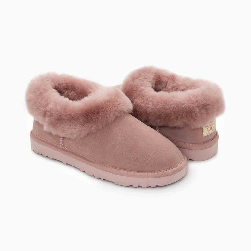 UGG 灰粉色家居翻毛雪地靴 OB666 一雙擺放展示圖