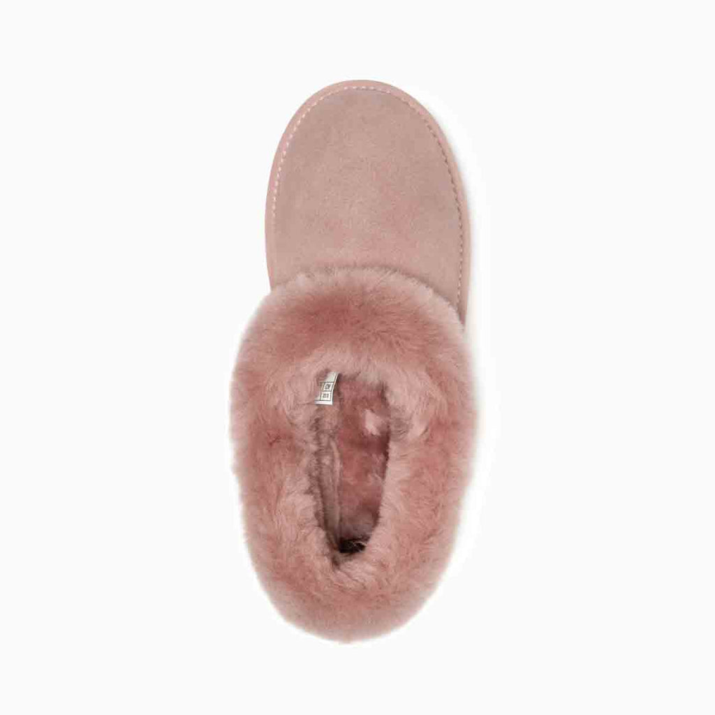 UGG 灰粉色家居翻毛雪地靴 OB666 從上方俯瞰的視角