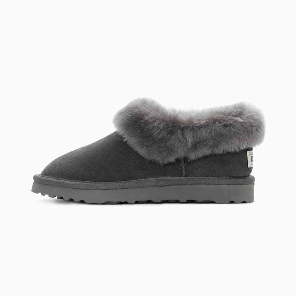 UGG Avery 灰色雪靴內側視角，柔軟羊毛內裡包覆足部