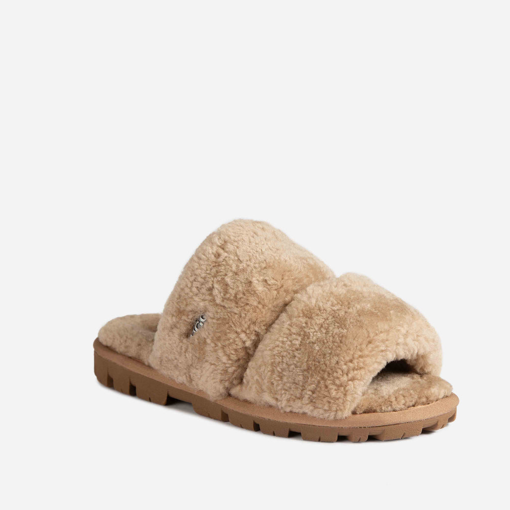 UGG Evelyn Curly Slide 拖鞋桐色斜前視圖