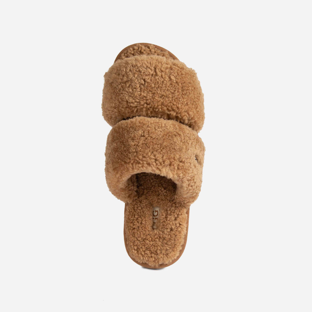 UGG Evelyn Curly Slide OB792 栗色款上視圖，雙帶設計與全羊毛包覆清晰可見