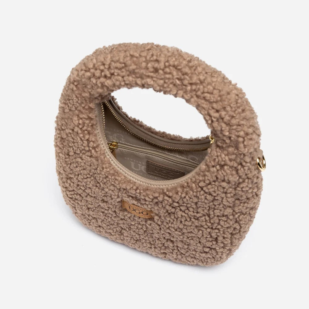 UGG Momo 雪梨灰腋下包 俯視開啟內部，展示內部收納空間與內襯。